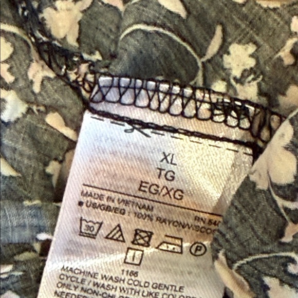 GAP Black and White Floral Romper Womens (XL) - Picture 6 of 7